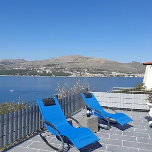 villa-sandrina.hotels-in-trogir.com/