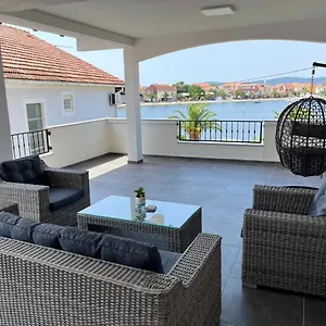 apartment-leona-doris.hotelinzadar.com/