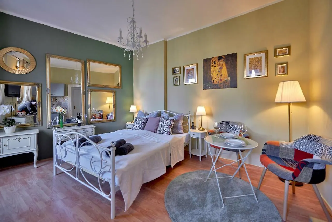Old City Romantic Studio With Free Private Parking Pula Apartment